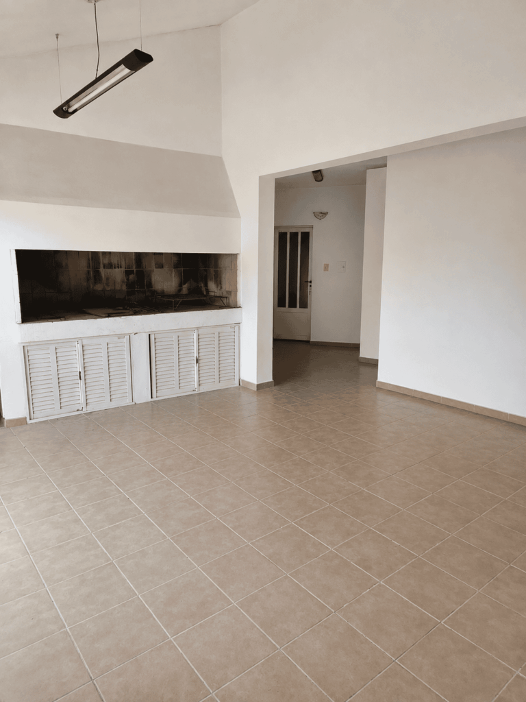 3 dormitorios, Gran Patio con pileta C/Gdor Sola 645