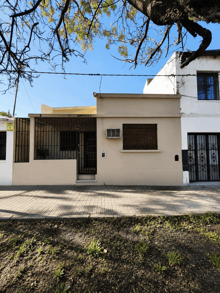 3 dormitorios, Gran Patio con pileta C/Gdor Sola 645 - foto 2
